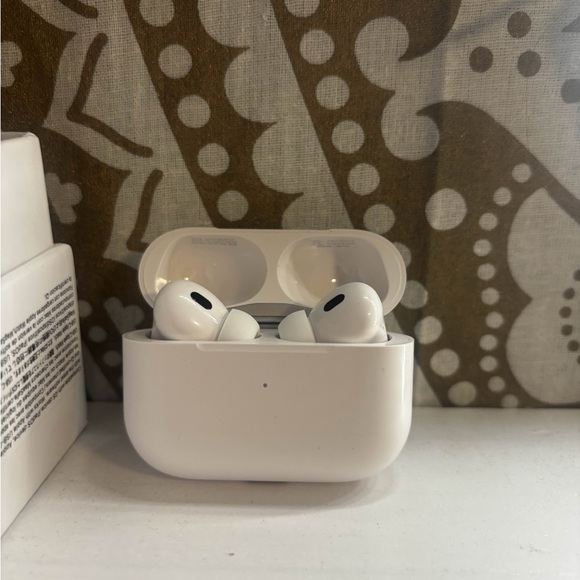 AirPods Pro 2nd generation - Picture 2 of 3